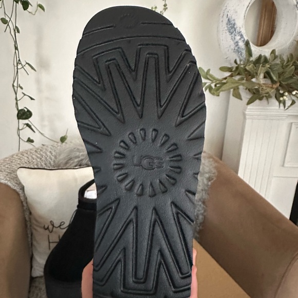 Ugg Classic ultra mini platform size 10 - Picture 2 of 6
